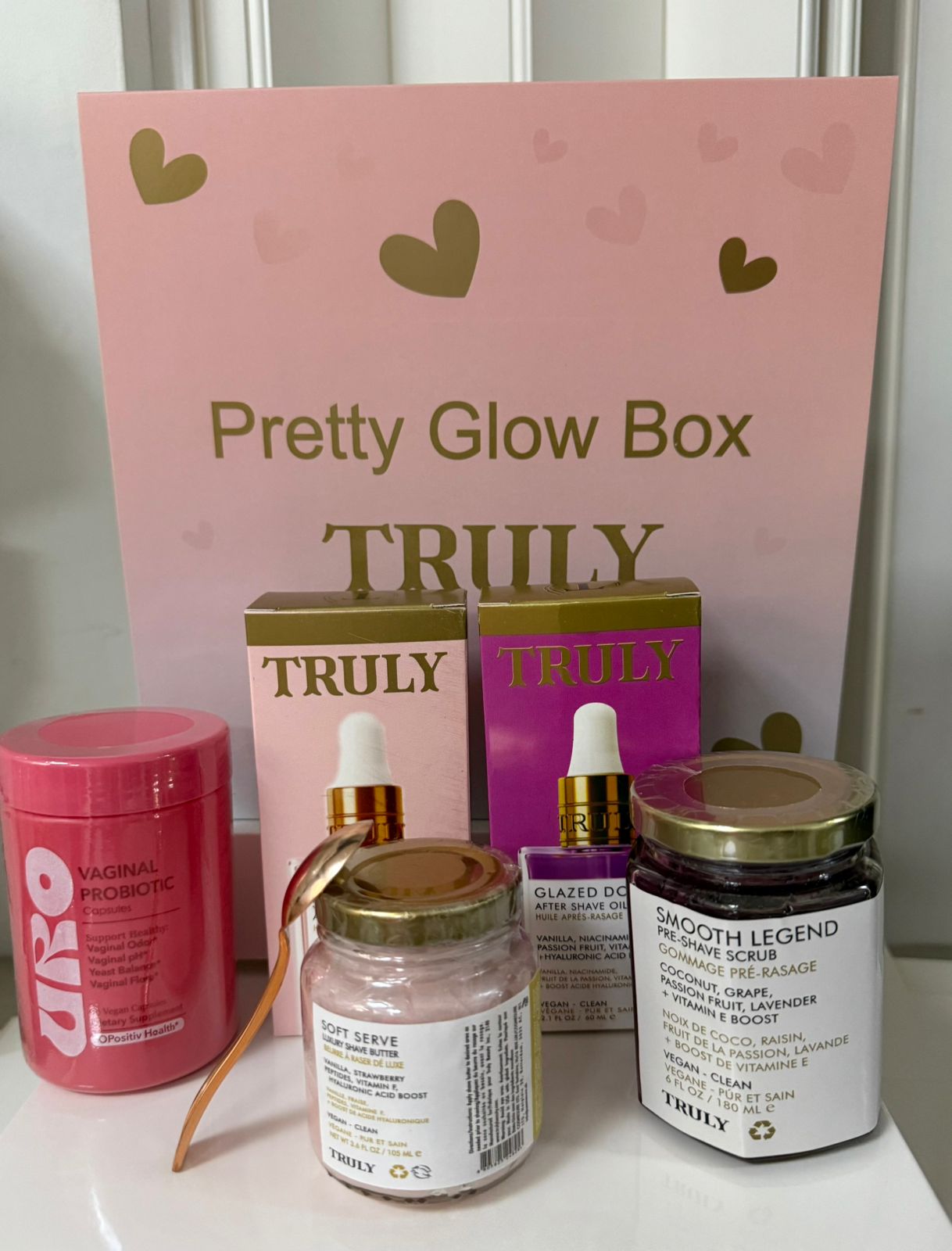 PRETTY GLOW BOX™ | TODO LO QUE NECESITAS PARA UNA PIEL SUAVE LUMINOSA Y CON UN AROMA IRRESISTIBLE.