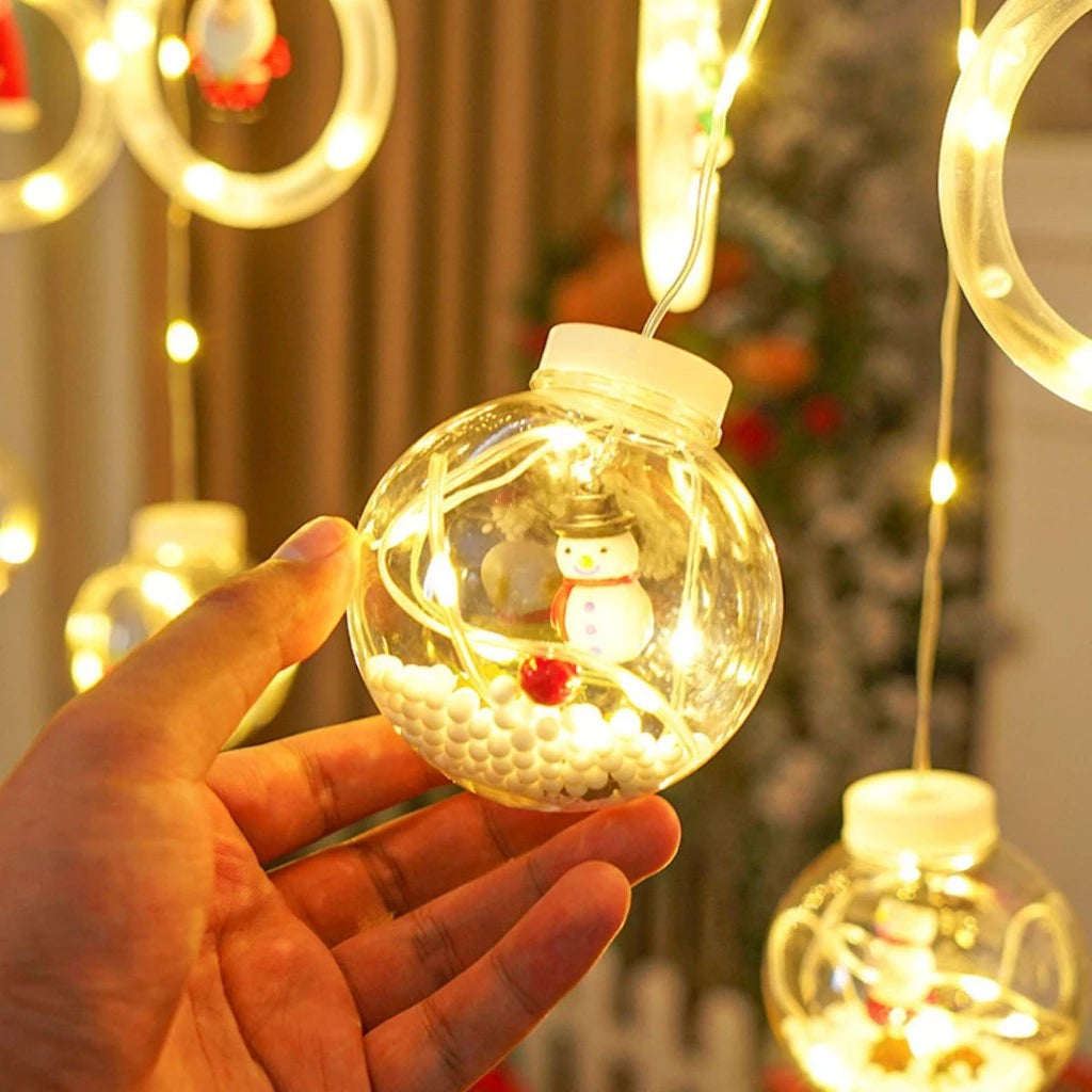 Cortina Navideña LED con Figuras 3D – Anillos y Esferas Decoradas + Control de Color Incluido.