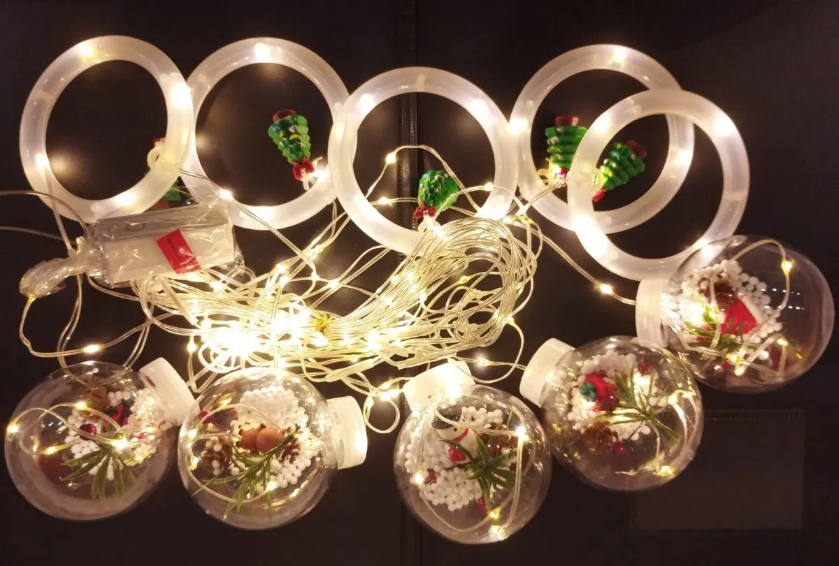 Cortina Navideña LED con Figuras 3D – Anillos y Esferas Decoradas + Control de Color Incluido.